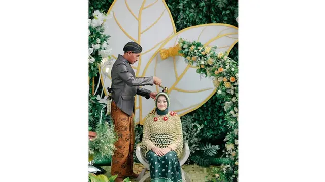 5 Momen Siraman 7 Bulan Kehamilan Istri Hansamu Yama, Penuh Khidmat