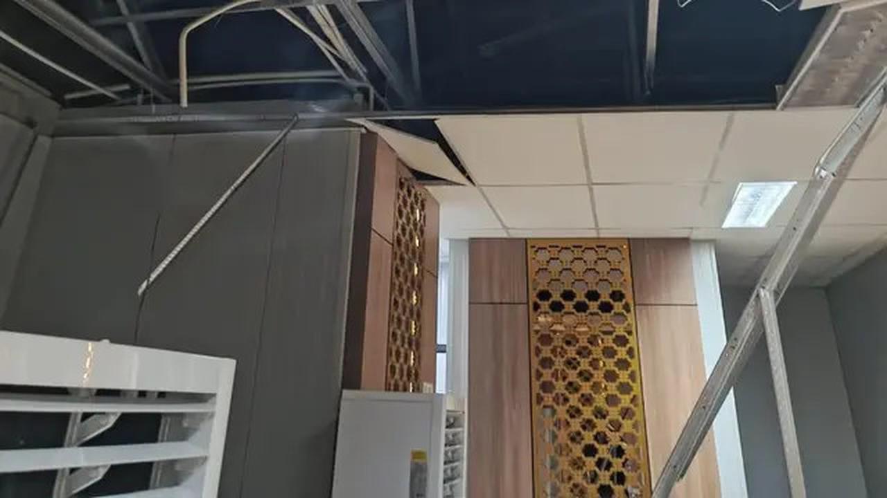 Plafon Bandara Nabire Ambruk Akibat Gempa Nabire, Kaca Pecah Berserakan