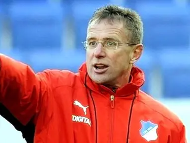 Ralf Rangnick, head coach of German first division Bundesliga club TSG 1899 Hoffenheim, gives instructions to his players during a training session on January 22, 2009. AFP PHOTO/THOMAS LOHNES