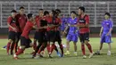 Pemain Timnas Indonesia saat latihan di Stadion Madya, Jakarta, Kamis, (20/2/2020). Para pemain timnas membuka sesi latihan kali ini dengan santai dan ceria. (Bola.com/M Iqbal Ichsan)