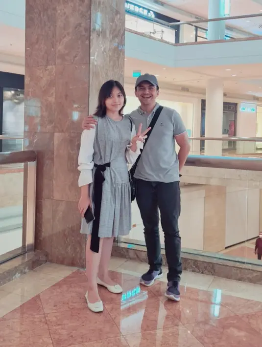 Sahrul dan Raihana pun kerap menghabiskan waktu bersama, masih cocok jika orang mengangga mereka seperti kakak adik. (Instagram/sahrulgunawanofficial)