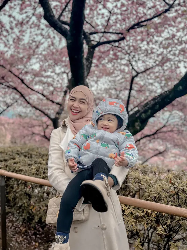 Potret Ria Ricis Liburan ke Jepang Bareng Moana di Tengah Proses Perceraian