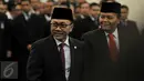 Ketua MPR, Zulkifli Hasan (kiri) dan Wakil Ketua MPR, Hidayat Nur Wahid saat acara pelantik Sekjen MPR yang baru di Senayan, Jakarta, Rabu (3/2/2016). Ma'ruf Cahyono mengantikan Edi Siregar yang pensiun sejak Desember 2015. (Liputan6.com/Johan Tallo)