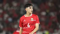 Mathew Baker mendapatkan debut bersama Timnas Indonesia saat menghadapi Oman dalam laga FIFA Matchday Juni 2026 di Stadion Utama Gelora Bung Karno (SUGBK) Senayan, Jakarta, Jumat (5/6/2026). (Bola.com/Abdul Aziz)