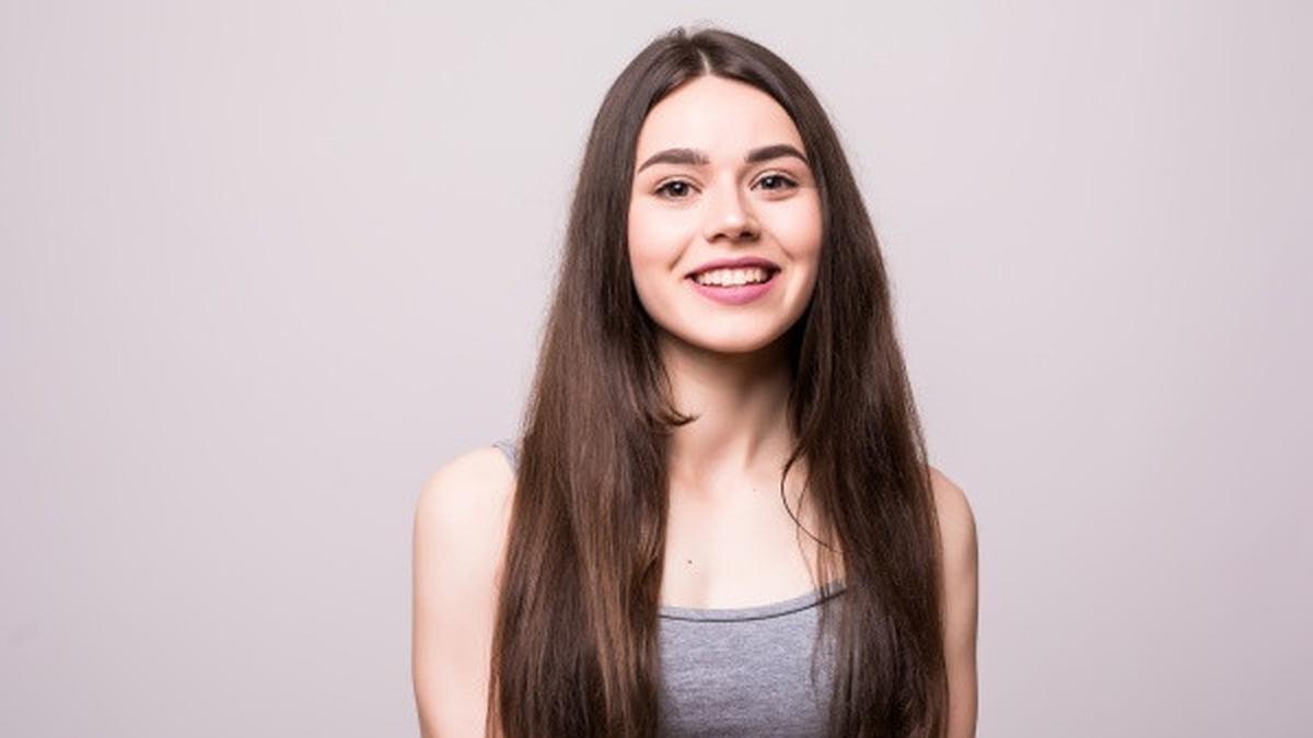 7 Inspirasi Model Rambut Panjang Wanita Gemuk, Bantu Samarkan Pipi Tembem