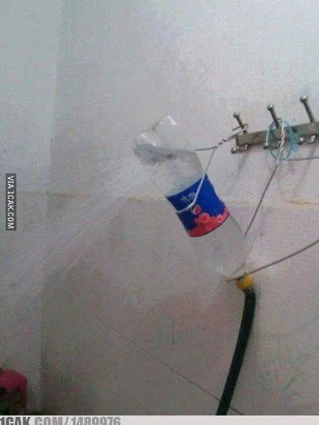 6 Shower Low Budget ala Anak Kos Ini Bikin Tepuk Jidat