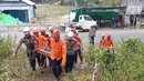 Tim SAR Gabungan mengevakuasi warga rentan pascagempa bumi di Kabupaten Manggarai Timur, Nusa Tenggara Timur, Kamis, 20 Agustus 2026. (Basarnas)