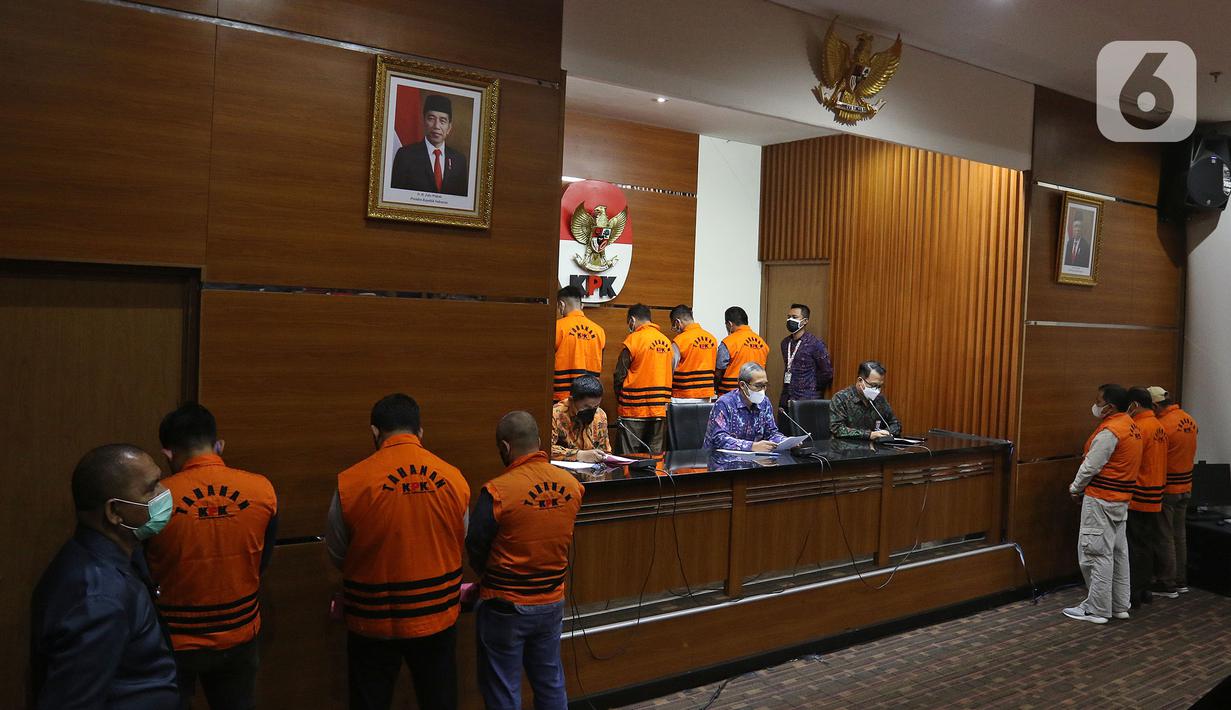 Wakil Ketua KPK Alexander Marwata jumpa pers terkait penahanan anggota DPRD Muara Enim di Gedung KPK, Jakarta, Kamis 30/09/2021). Sebanyak 10 anggota DPRD Muara Enim ditahan terkait dugaan suap pengadaan barang dan jasa di Dinas PUPR dan pengesahan APBD tahun 2019. (Liputan6.com/Herman Zakharia)