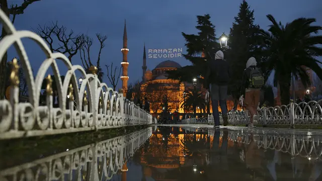 Menikmati Suasana Ramadhan di Masjid Biru Turki
