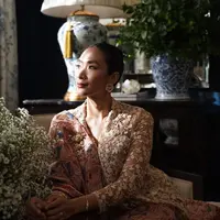 Potret Happy Salma memakai kebaya dan batik (Instagram/happysalma).