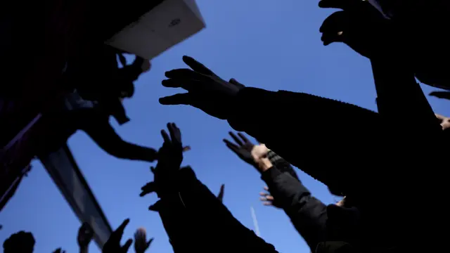Potret Korban Gempa Turki di Antakya Dapat Bantuan dari Relawan