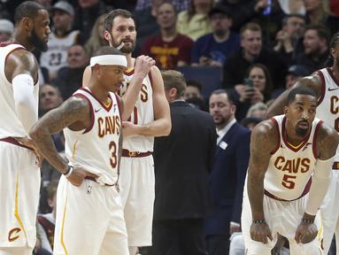 Ekspresi para pemain Cleveland Cavaliers usai kalah dari Minnesota Timberwolves pada laga NBA basketball game di Target Center, Minneapolis, (8/1/2018). Minnesota menang 127-99. (AP/Jim Mone)