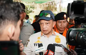 Tinjau Korban Gempa Manggarai Timur, Mendagri Prioritaskan Listrik dan Logistik