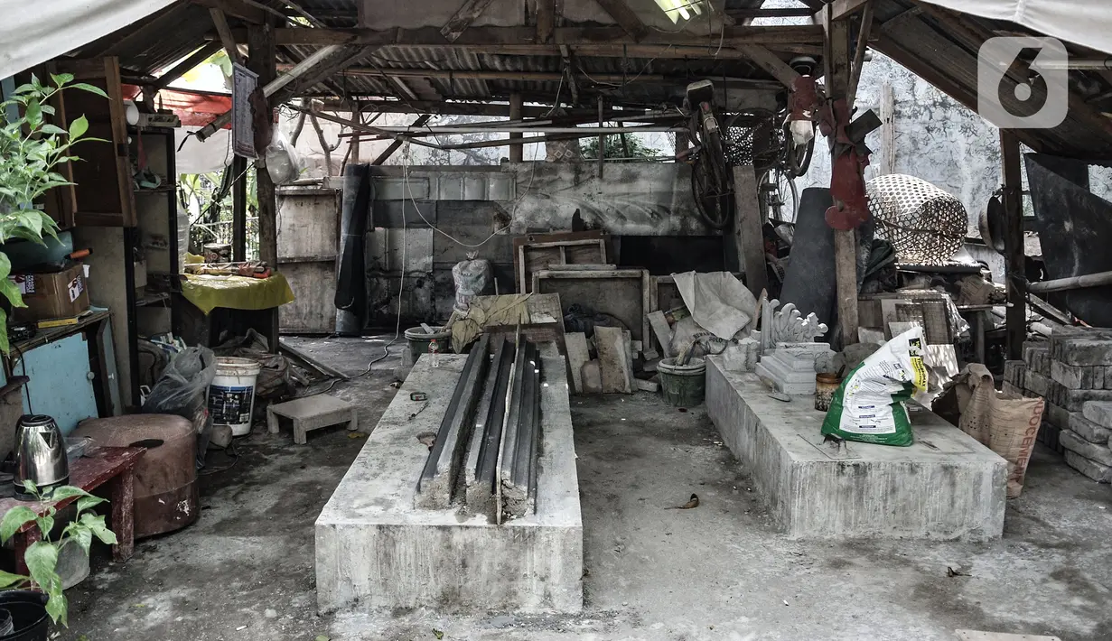 Suasana sepi workshop pembuatan patung saat perayaan Hari Raya Nyepi di Kampung Bali, Harapan Jaya, Bekasi, Jawa Barat, Minggu (14/3/2021). Toleransi beragama untuk saling menghormati di kampung ini sangat terjaga. (merdeka.com/Iqbal S. Nugroho)