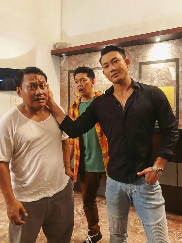 Tampak Lebih Muda Ini 6 Potret Denny Sumargo Usai Cukur Kumis dan Jenggot