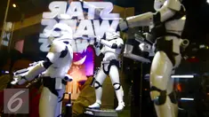 Miniatur Star Wars Stormtroopers dipajang saat pameran Indonesia Comic Con di JCC, Jakarta, Sabtu (14/11). Pameran mainan dan comic ini berlangsung dari tanggal 14-15 November 2015. (Liputan6.com/Fery Pradolo)