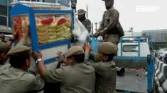 Razia pedagang di Tanah Abang di awal tahun membuat sejumlah PKL kocar-kacir. 