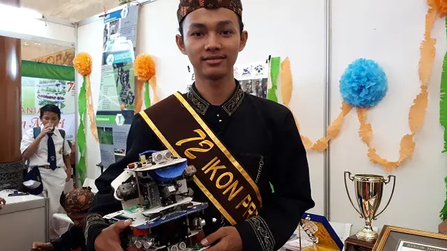 Robot besutan Politeknik Elektronika Negeri Surabaya (PENS).