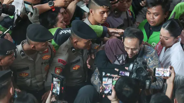 Air Mata Nadiem Pecah Usai Divonis 10 Tahun Penjara