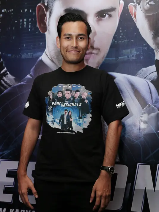 "Oh sangat. Ini kan pertama dalam genrenya, film perampokan pertama di Indonesia. Ya aku pas dikasih tahu mas Affandi ya aku langsung tertarik sih," kata Arifin Putra di XXI Plaza Senayan, Jakarta Pusat, Jumat (9/12). (Galih W. Satria/Bintang.com)