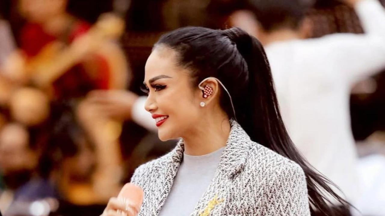 Dapur Mewah Bergaya American Milik Krisdayanti yang Menawan dan Elegan