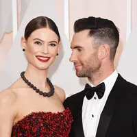 Adam dan Behati menjalin kasih sejak tahun 2012 dan menikah di tahun 2014. Di wawancara Entertainment Tonight, setelah menikah ini dirinya siap menjadi suami siaga saat istrinya hamil nanti dan seorang ayah untuk anaknya kelak. (AFP/Bintang.com)