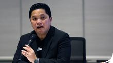 Ketua Umum PSSI, Erick Thohir memberikan keterangan kepada media saat konferensi pers mengenai Piala Dunia U-17 2023 di Menara Danareksa, Jakarta, Sabtu (24/06/2023). (Bola.com/Bagaskara Lazuardi)