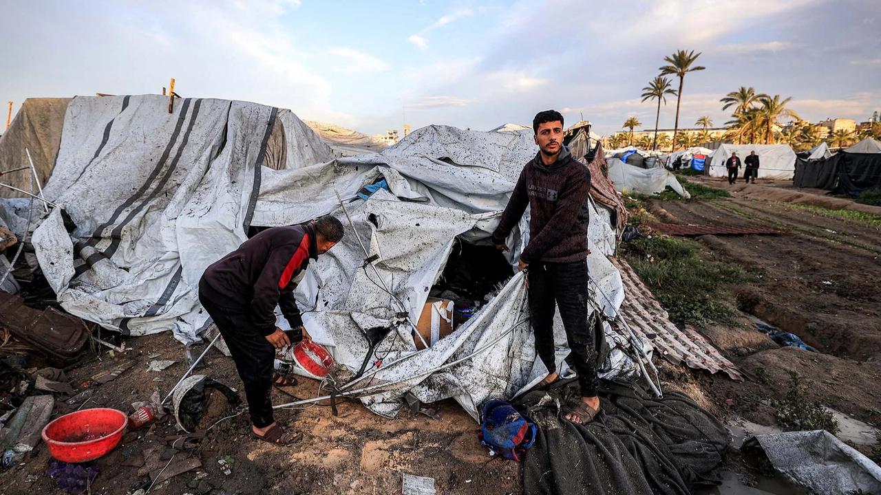FOTO: Detik Detik Serangan Udara Hantam Kamp Pengungsi di Gaza Tengah