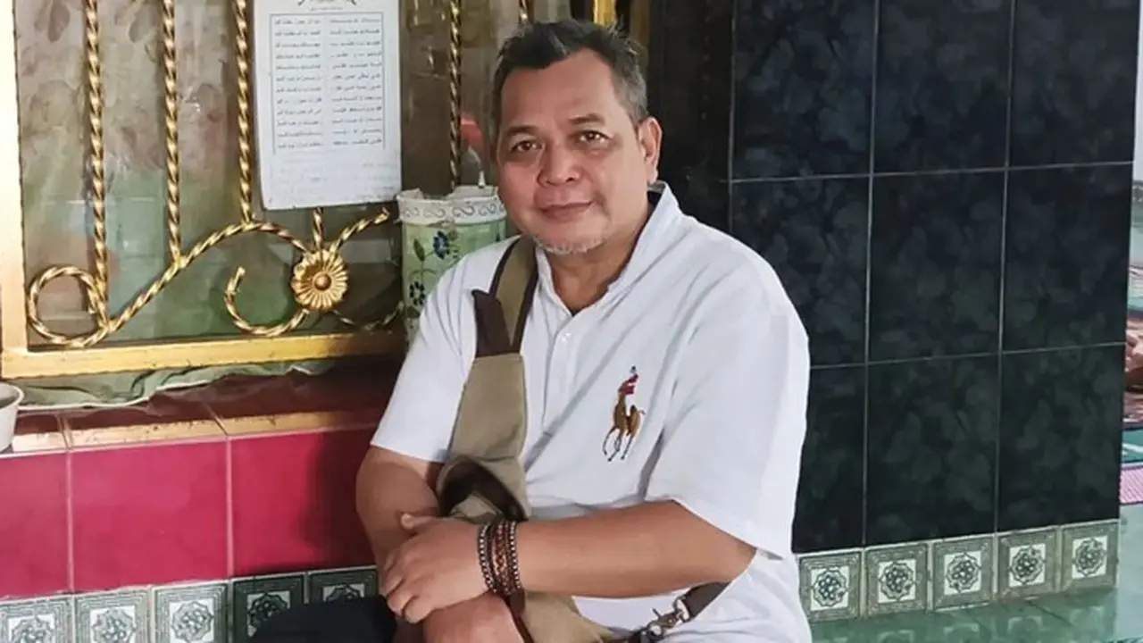 7 Potret Terbaru Unang Bagito, 15 Tahun Buka Jasa Pengobatan Non Medis