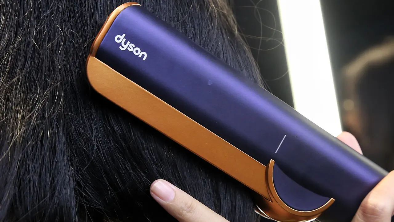Dyson AirstraitTM Straightener untuk Mengeringkan dan Meluruskan Rambut