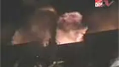 Kebakaran melanda gudang sabun dan sebuah gudang kimia di kawasan Dadap, Tangerang, Banten. Petugas pemadam kebakaran kesulitan menjinakkan si jago merah. 