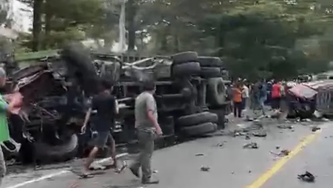 Kecelakaan Maut Sibolangit, Truk Galon Alami Rem Blong Hantam 8 Kendaraan