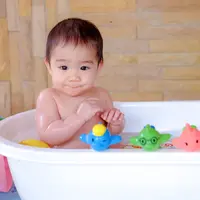 Ilustrasi bayi mandi/copyright shutterstock.com