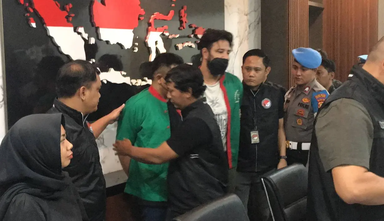 "Pelampiasan ketika yang bersangkutan mengalami problem rumah tangga, maka dia menggunakan narkotika tersebut," sambung Syahduddi. [Foto: KapanLagi.com/Dadan Eka Purnama]