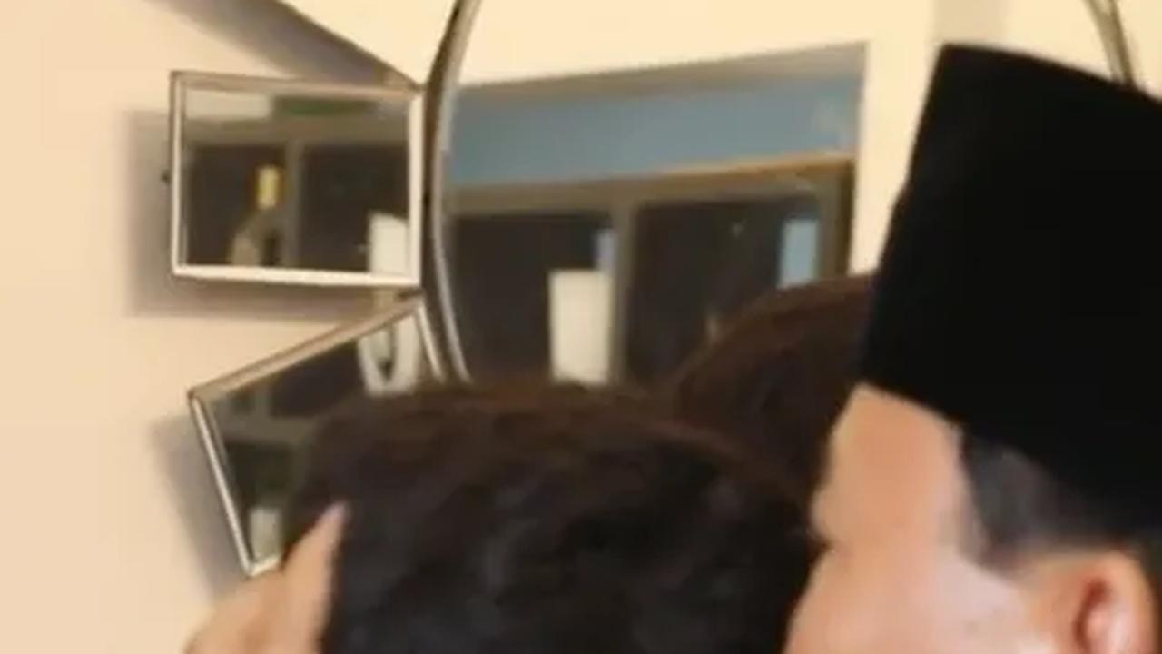 Momen Haru Prabowo Temui Dua Putra Letkol Pnb Sandhara Gunawan 'Kasih Saya yang Urus Mereka jadi Anak Asuh Saya