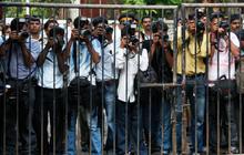 Aksi para paparazzi memburu gambar bintang ternama