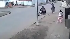 Bukan kabur atau berteriak minta tolong, begini aksi emak-emak agar lolos dari jambret.