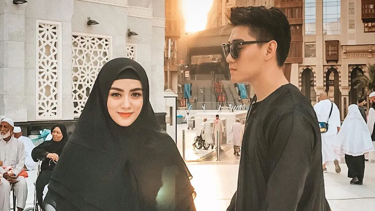 [Fimela] Ifan Seventeen dan Istri