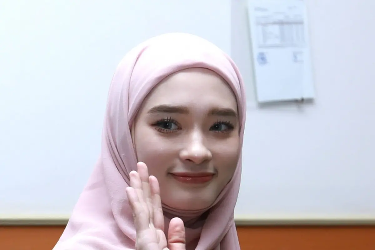 Inara Rusli Sidang Mediasi Perceraian