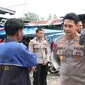 Kapolda Kaltara Irjen Pol Daniel Adityajaya saat mendengar keluhan pedagang terkait aksi balap liar di Kota Tarakan.
