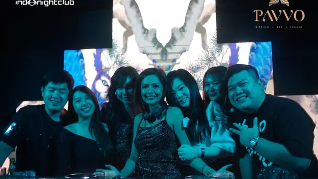 Penampilan DJ Yasmin di Grand Opening Pavvo, Kitchen, Bar & lounge di kawasan Pantai Indah Kapuk, baru-baru ini.