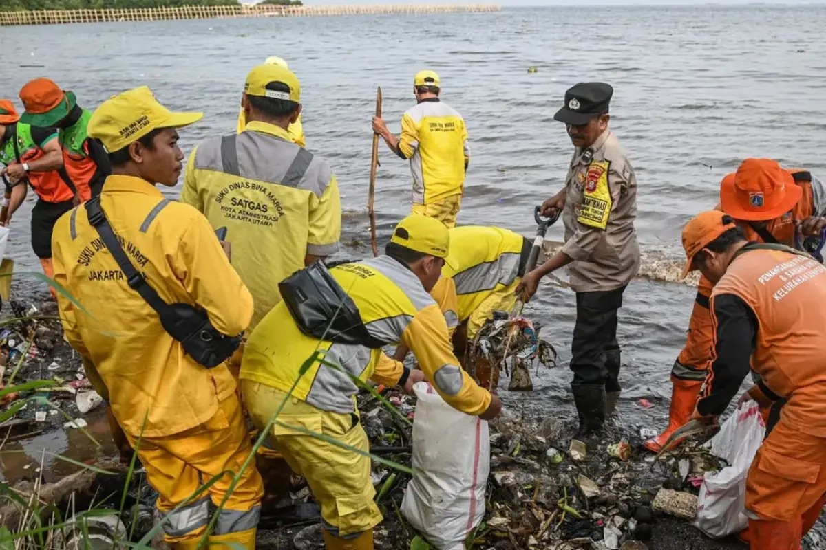 Petugas Pengangkut Sampah