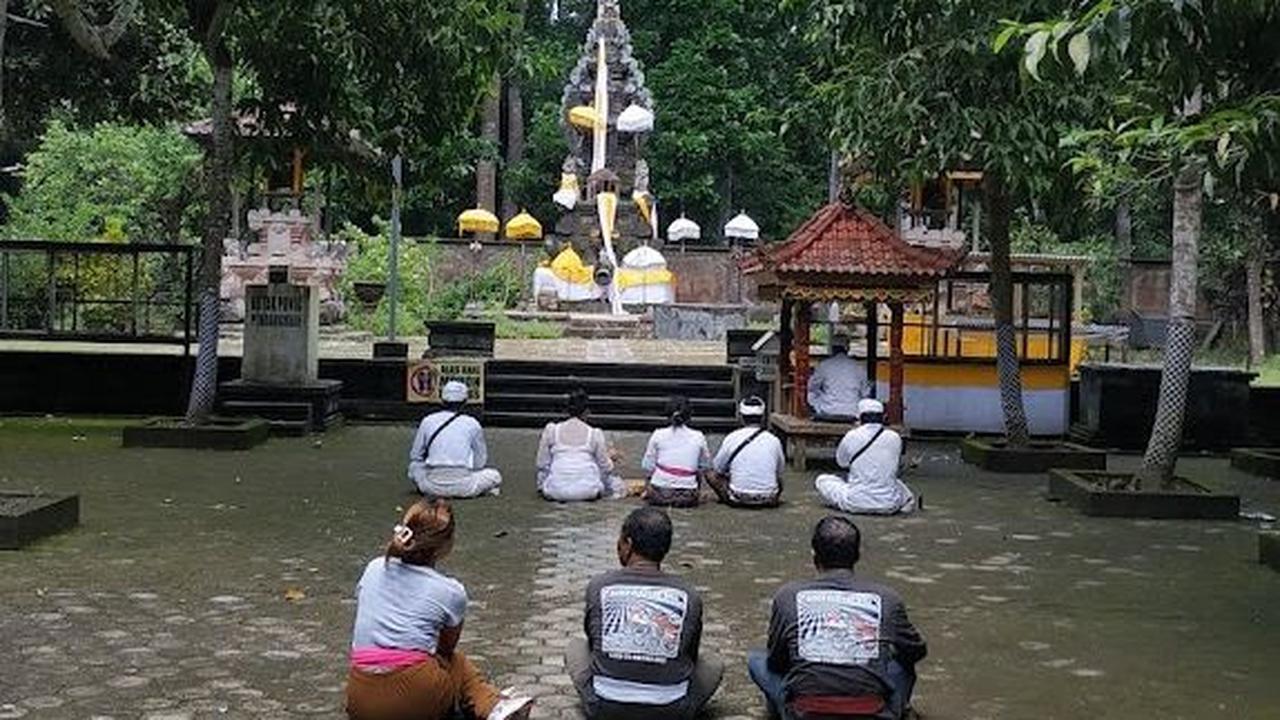 Sensasi Mengunjungi Pura