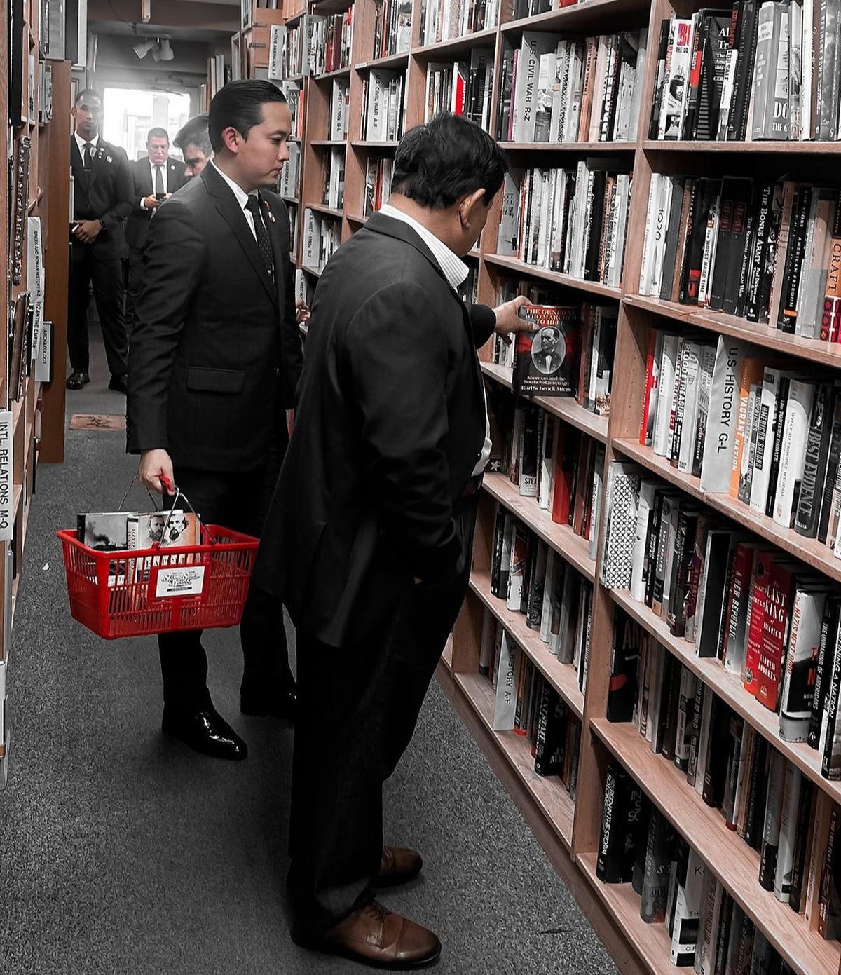 Sekpri Bocorkan Sekeranjang Belanjaan Prabowo di Amerika