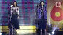 Model berjalan di atas catwalk memperagakan busana karya Putroh Ramadhan saat peragaan busana dalam gelaran Festival 6 2023 di Senayan Park, Jakarta, Sabtu (8/7/2023). (Liputan6.com/Angga Yuniar)