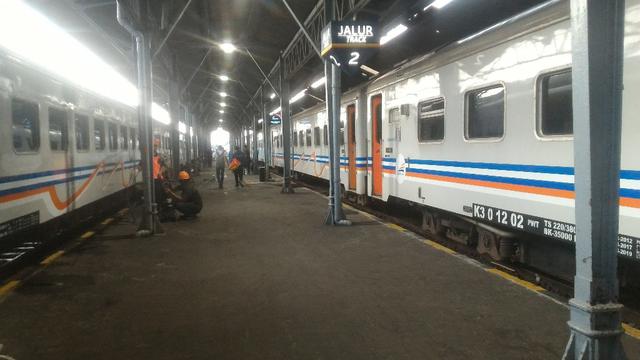 Kereta berhenti di stasiun-stasiun menunggu jalur Garut normal . (Foto: Liputan6.com/Muhamad Ridlo)