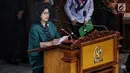 Menteri Kesehatan Nina Moelok menyampaikan pandangan akhir pemerintah saat Rapat Paripurna di Kompleks Parlemen, Senayan, Jakarta, Rabu (13/2). Agenda utama rapat untuk pengambilan keputusan terhadap RUU Kebidanan. (Liputan6.com/JohanTallo)