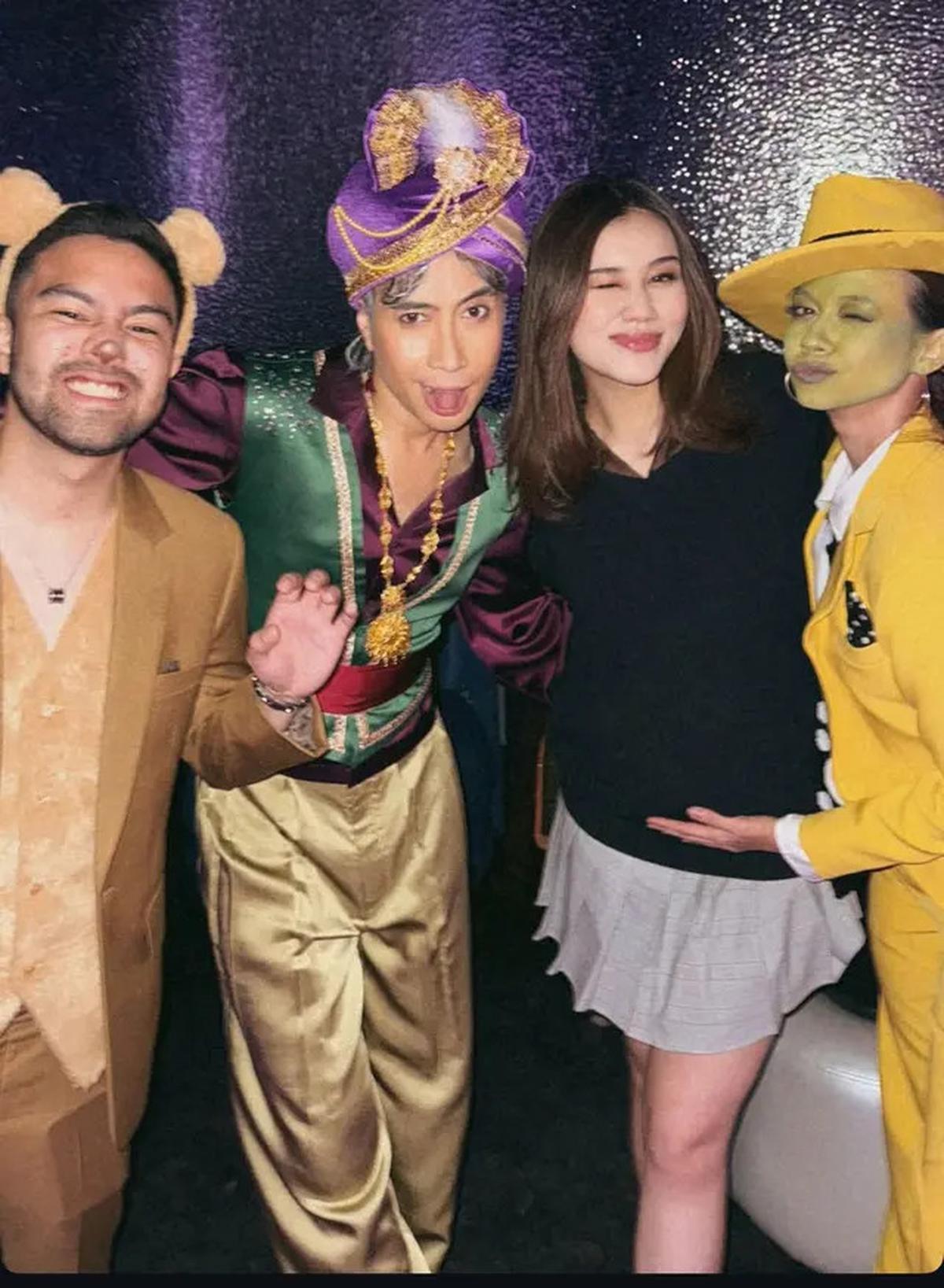 Gaya Totalitas Genk Aries Yuki Kato, Bunga Citra Lestari, Vidi Aldiano, dan Ranggaz Laksmana di Pesta Ulang Tahun Bertema TV Show 90an