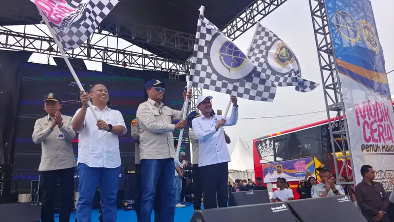 Menteri Perhubungan, Budi Karya Sumadi memberangkatkan pemudik yang ikut mudik gratis cerita pada Sabtu, (6/4/2024)