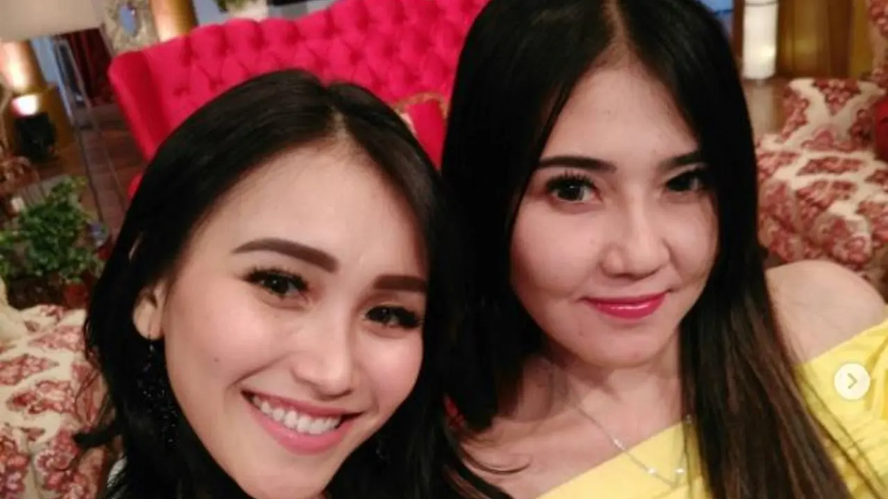 [Bintang] Ayu Ting Ting dan Via Vallen
